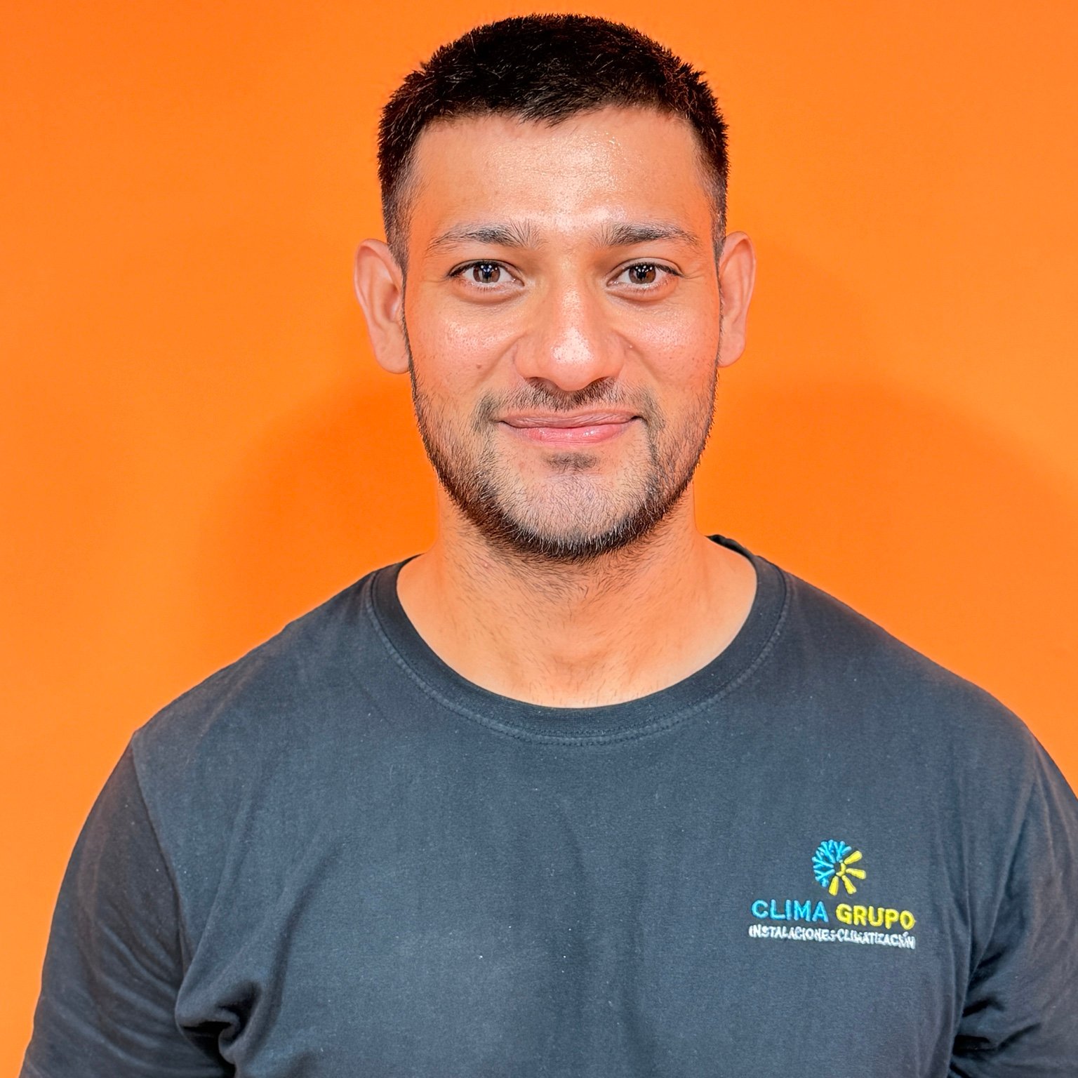 Waqar, técnico de climatización de Clima Grupo